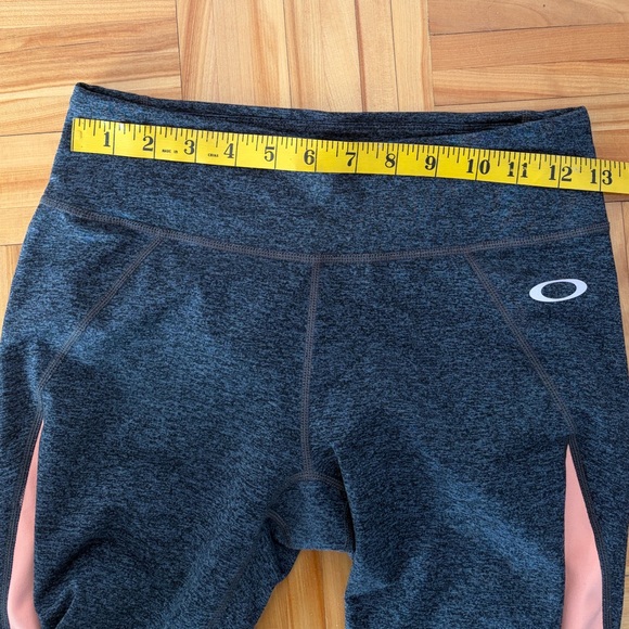 Oakley Grey/Pink Capri Leggings | Size S - Picture 7 of 7